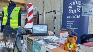 zdjęcia przedstawiają stoisko Komendy Miejskiej policji w Przemyślu na VI Targach Edukacja-Praca -Kariera