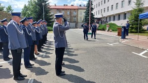 Zdjęcia z uroczystości z okazji święta Policji , które odbyło się 19 lipca 2024 roku w Komendzie Miejskiej Policji w Przemyślu. Apel na placu pod Komendą.