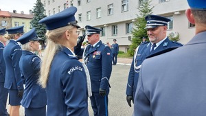 Zdjęcia z uroczystości z okazji święta Policji , które odbyło się 19 lipca 2024 roku w Komendzie Miejskiej Policji w Przemyślu. Apel na placu pod Komendą.