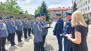 Zdjęcia z uroczystości z okazji święta Policji , które odbyło się 19 lipca 2024 roku w Komendzie Miejskiej Policji w Przemyślu. Apel na placu pod Komendą.