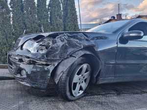 zdjęcia przedstawiają uszkodzone samochody ze zdarzenia w Bolestraszycach