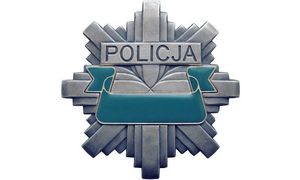 zdjęcie przestawia odznakę policyjną  koloru srebrnego z napisem policja