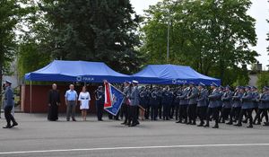 zdjęcia ze ślubowania nowo przyjętych policjantów