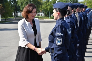 zdjęcia z uroczystości ślubowania nowych policjantów, które odbyło się na placu w Oddziale Prewencji policji w Rzeszowie