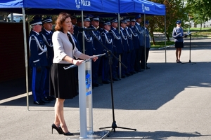 zdjęcia z uroczystości ślubowania nowych policjantów, które odbyło się na placu w Oddziale Prewencji policji w Rzeszowie