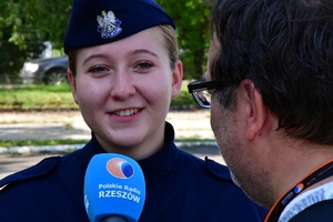 zdjęcia z uroczystości ślubowania nowych policjantów, które odbyło się na placu w Oddziale Prewencji policji w Rzeszowie.