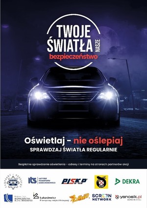 na ciemnym tle widoczny ciemny samochód osobowy z widocznymi zapalonymi światłami. Na plakacie napis&quot; Twoje światła -nasze bezpieczeństwo&quot; i Oświetlaj -nie oślepiaj&quot;