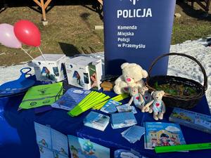 zdjęcia ze spotkania dzieci i młodzieży z policjantami na stoku w Przemyślu