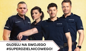 Trzech umundurowanych policjantów i jedna policjantka. Napis &quot;Głosuj na swojego #superdzielnicowego&quot;