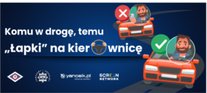 Na niebieskim tle dwa rysunki . Samochód w kolorze czerwonym a w nim kierowca trzymający dwoma rękami kierownice, ze wskazaniem że to poprawna postawa kierowca, a na drugim rysunku kierowca trzymający w jednej dłoni telefon, i wskazanie ze to niepoprawne zachowanie. Na plakacie napis &quot; komu w drogę temu łapki na kierownicę&quot;