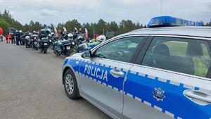 policjanci podczas zabezpieczenia wyścigu kolarskiego Orlen Lang Team Race 2024.