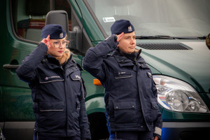 policjanci i inne służby oddają hołd śp. asp. szt. Maateuszowi Biernackiemu na terenie jednostki 5. Bataliony Strzelców podhalańskich