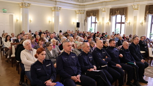 Zdjęcia z debaty pn. „Bezpieczeństwo społeczności lokalnych w aspekcie bezpieczeństwa Seniorów”, która miała miejsce w Przemyskiej Bibliotece Publicznej