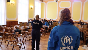 spotkanie z młodzieżą z klasy mundurowej w IV LO w Przemyślu, wraz z policjantka i pracownikami UNHCR