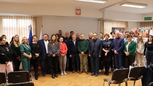 zdjęcia z konferencji inaugurującej Kampanię #WIDOCZNIWMROKU , która odbyła się w Przemyślu w Podkarpackim Centrum Edukacji Nauczycieli, Zdjęcie grupowe uczestników konferencji.