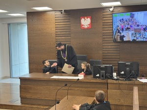 symulacja rozprawy sądowej z udziałem dzieci