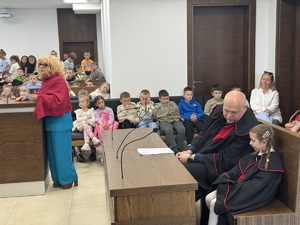 symulacja rozprawy sądowej z udziałem dzieci
