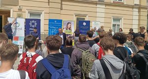 uczestnicy spotkania- młodzież i mieszkańcy Przemyśla wraz z przedstawicielami instytucji