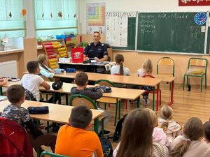 spotkania profilaktyczne z uczniami szkół podstawowych z dzielnicowymi  z PP Bircza i KP Medyka