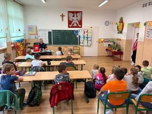 spotkania profilaktyczne z uczniami szkół podstawowych z dzielnicowymi  z PP Bircza i KP Medyka