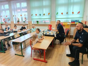 spotkania profilaktyczne z uczniami szkół podstawowych z dzielnicowymi  z PP Bircza i KP Medyka