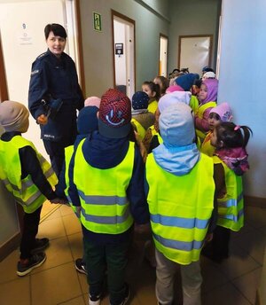 Zdjęcia Samorządowego Przedszkola w Dubiecku, Zespół Szkolno - Przedszkolny w Dubiecku 
Dzieci z Przedszkola z wizytą w Komisariacie Policji w Dubiecku