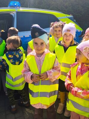 Zdjęcia Samorządowego Przedszkola w Dubiecku, Zespół Szkolno - Przedszkolny w Dubiecku 
Dzieci z Przedszkola z wizytą w Komisariacie Policji w Dubiecku