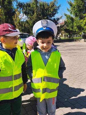 Zdjęcia Samorządowego Przedszkola w Dubiecku, Zespół Szkolno - Przedszkolny w Dubiecku 
Dzieci z Przedszkola z wizytą w Komisariacie Policji w Dubiecku