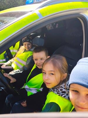Zdjęcia Samorządowego Przedszkola w Dubiecku, Zespół Szkolno - Przedszkolny w Dubiecku 
Dzieci z Przedszkola z wizytą w Komisariacie Policji w Dubiecku