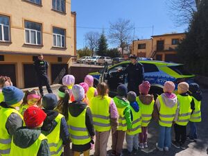 Zdjęcia Samorządowego Przedszkola w Dubiecku, Zespół Szkolno - Przedszkolny w Dubiecku 
Dzieci z Przedszkola z wizytą w Komisariacie Policji w Dubiecku