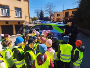 Zdjęcia Samorządowego Przedszkola w Dubiecku, Zespół Szkolno - Przedszkolny w Dubiecku 
Dzieci z Przedszkola z wizytą w Komisariacie Policji w Dubiecku