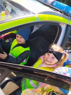 Zdjęcia Samorządowego Przedszkola w Dubiecku, Zespół Szkolno - Przedszkolny w Dubiecku 
Dzieci z Przedszkola z wizytą w Komisariacie Policji w Dubiecku