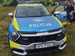 Zdjęcia z pikników z okazji Dnia Dziecka z udziałem policjantów na ternie powiatu przemyskiego