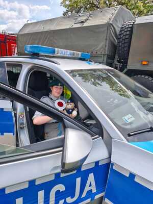 Zdjęcia z pikników z okazji Dnia Dziecka z udziałem policjantów na ternie powiatu przemyskiego
